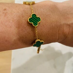 Clover bracelet in green